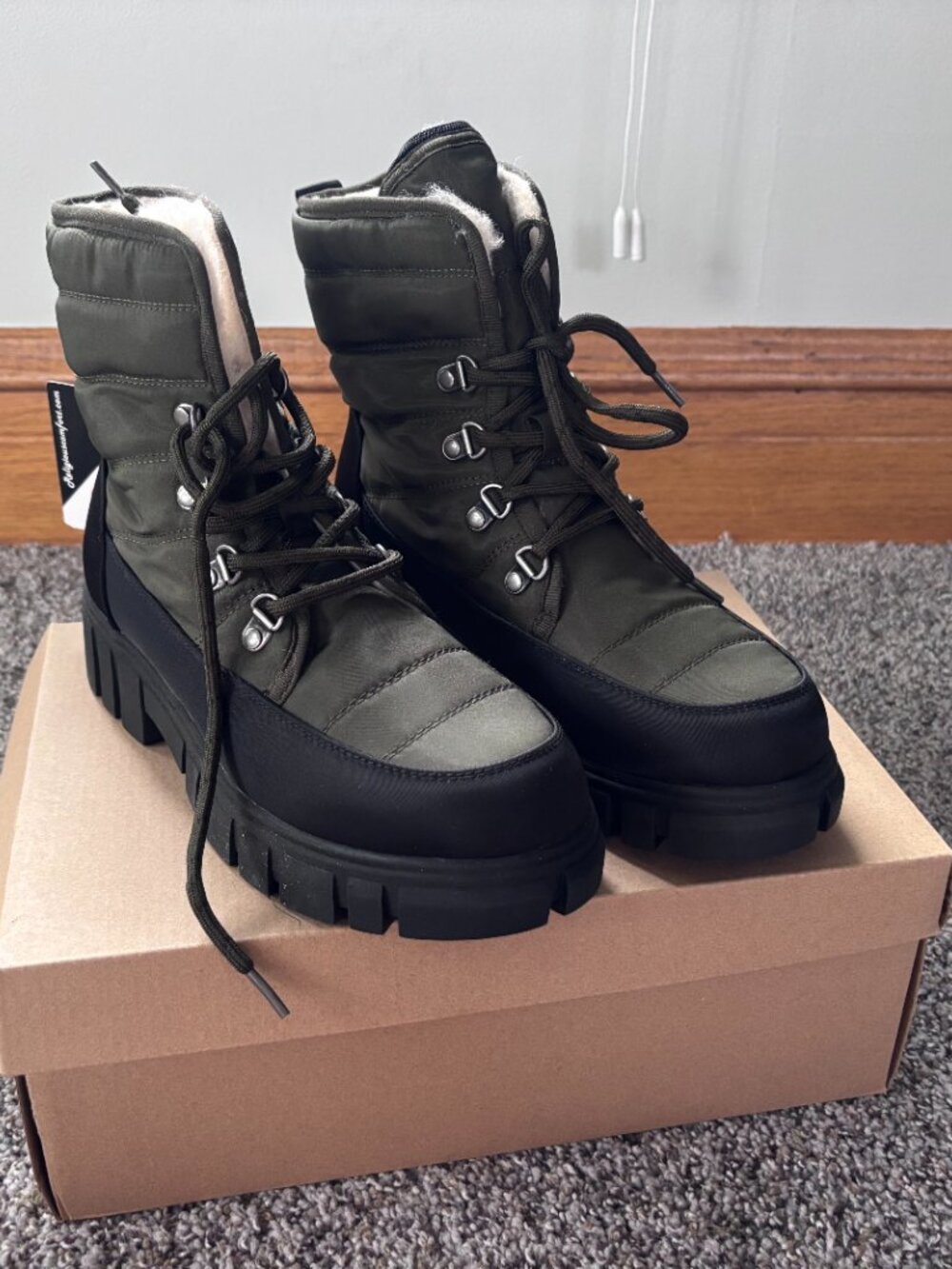 Religious Comfort Olive Green & Black Puffer Winter Boots - Size 8 - NWT